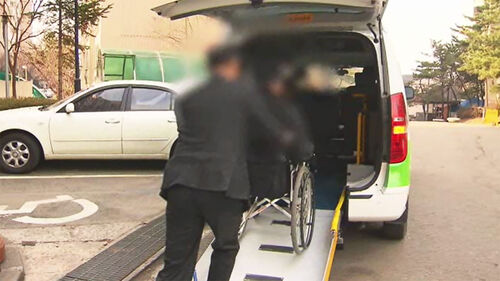'장애인 개인 예산제' 도입 마찰 : SBS 뉴스 '장애인 개인 예산제' 도입 마찰 : SBS 뉴스