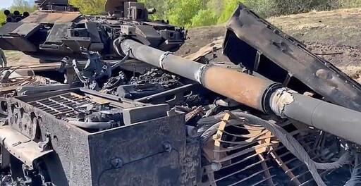 우크라 29백만원 로켓포, 63억짜리 러시아 탱크 박살