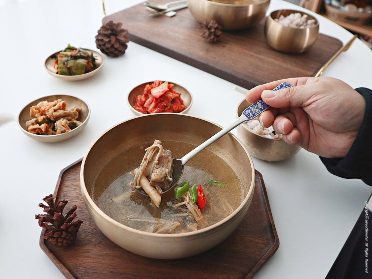  동원 양반 수라 고려인삼 갈비탕 가정가편식의 품격을 높이다.