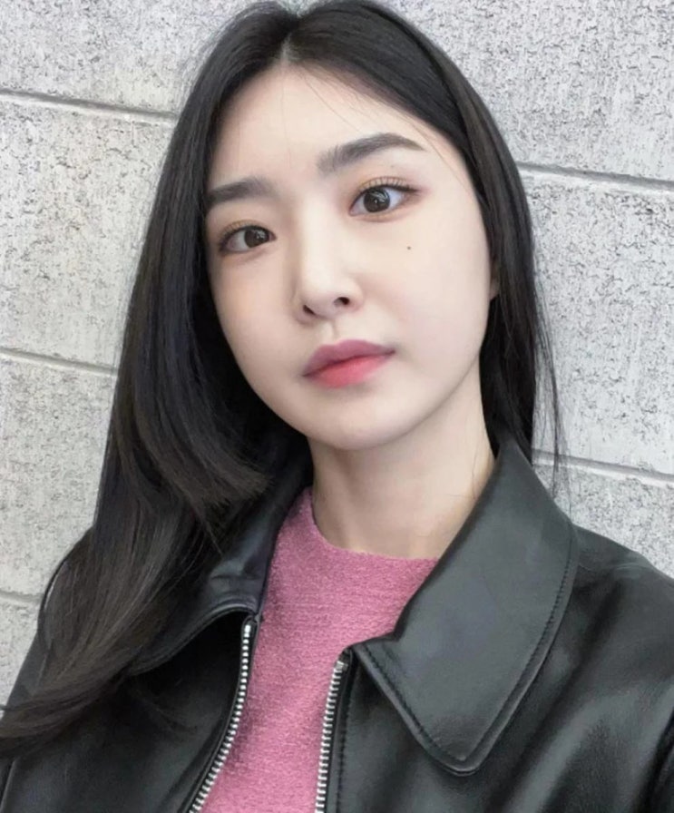 배꼽 노출 사진 올린 브레이브걸스 유나, 같은 그룹 멤버 유정 "보기 안 좋아요" 배꼽 노출 사진 올린 브레이브걸스 유나, 같은 그룹 멤버 유정 "보기 안 좋아요"