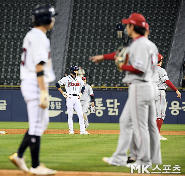 도둑맞은 <b>두산 조수행</b>의 끝내기 안타, 누구의 지분이 제일 클까?