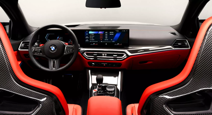 BMW, 신형 M3 실내 공개... 27인치 초대형 커브드 디스플레이 장착!