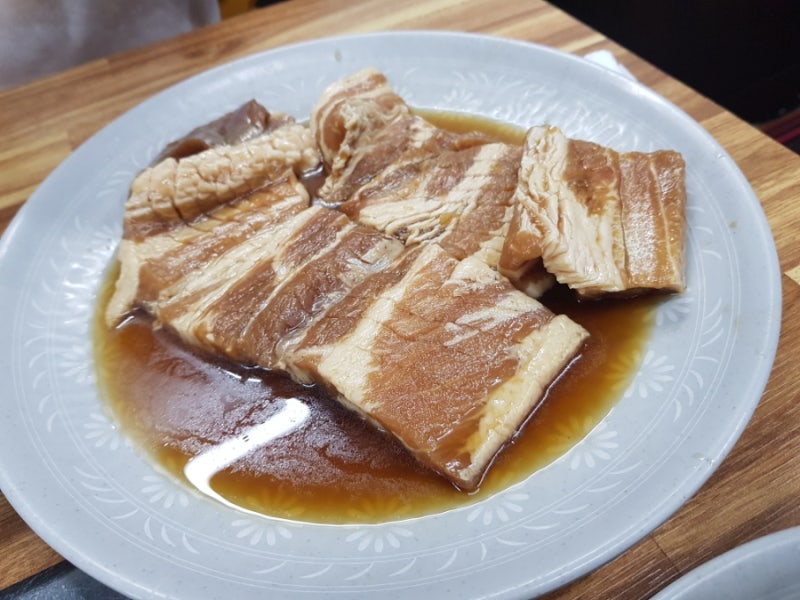 돼지고기 전문점. 돼지 목덜미살, 돼지갈비, 삼겹살 맛집을 소개할게요: 돼지고기 전문점 옥정.