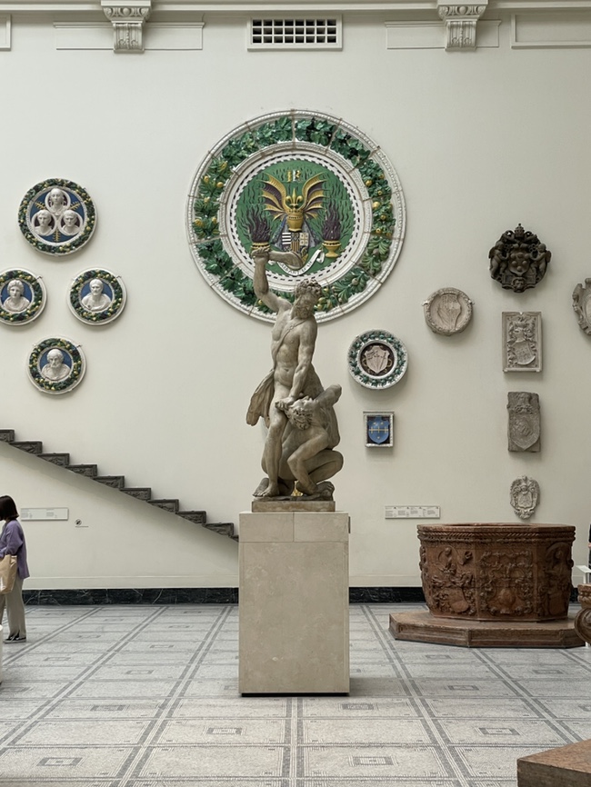  런던 V&A 빅토리아 앤 앨버트 박물관에서 최고의 스콘을 맛보다
