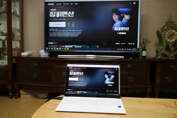  모락 하이칸 8K HDMI 케이블로 노트북과 TV를 하나로 연결