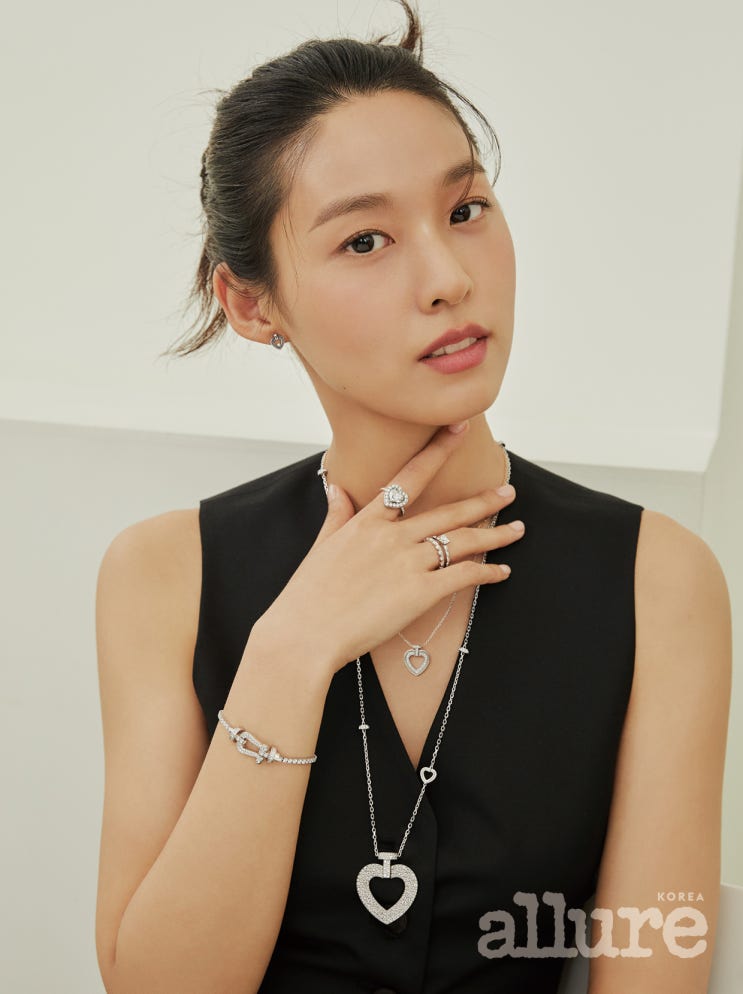 설현, 특유의 싱그러움으로 초여름의 화사한 매력 뽐내...가수보다 배우로 한층 성장 설현, 특유의 싱그러움으로 초여름의 화사한 매력 뽐내...가수보다 배우로 한층 성장