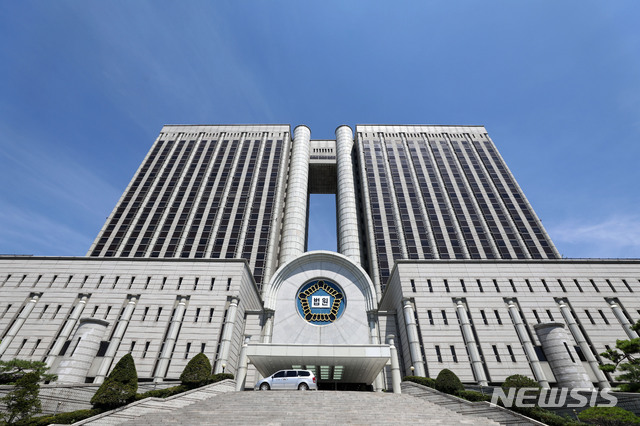 에스컬레이터 낀 신발 빼려다 손가락 절단…업체 책임 몇%? 에스컬레이터 낀 신발 빼려다 손가락 절단…업체 책임 몇%?