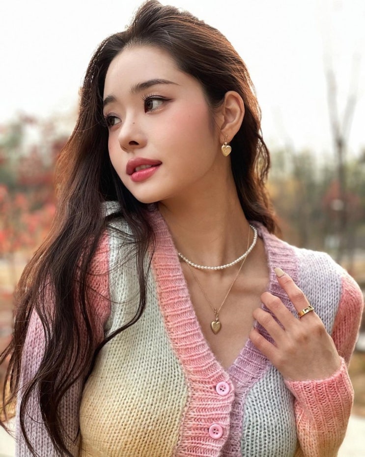 짝퉁 논란으로 사과한 프리지아, 평화의집에서 강예원과 봉사활동 나서...잠적 4개월 만에 근황 짝퉁 논란으로 사과한 프리지아, 평화의집에서 강예원과 봉사활동 나서...잠적 4개월 만에 근황