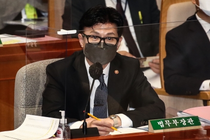 <b>고민정</b> “김건희 소환<b>조사</b>하나” 한동훈 “수사 방식 여러 가지”