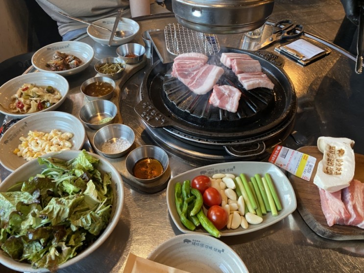 [울산]울산 삼산 맛집/돼지생갈비+통목살 찐 맛집!고기 구워주는 돼지생갈비상회 본점!