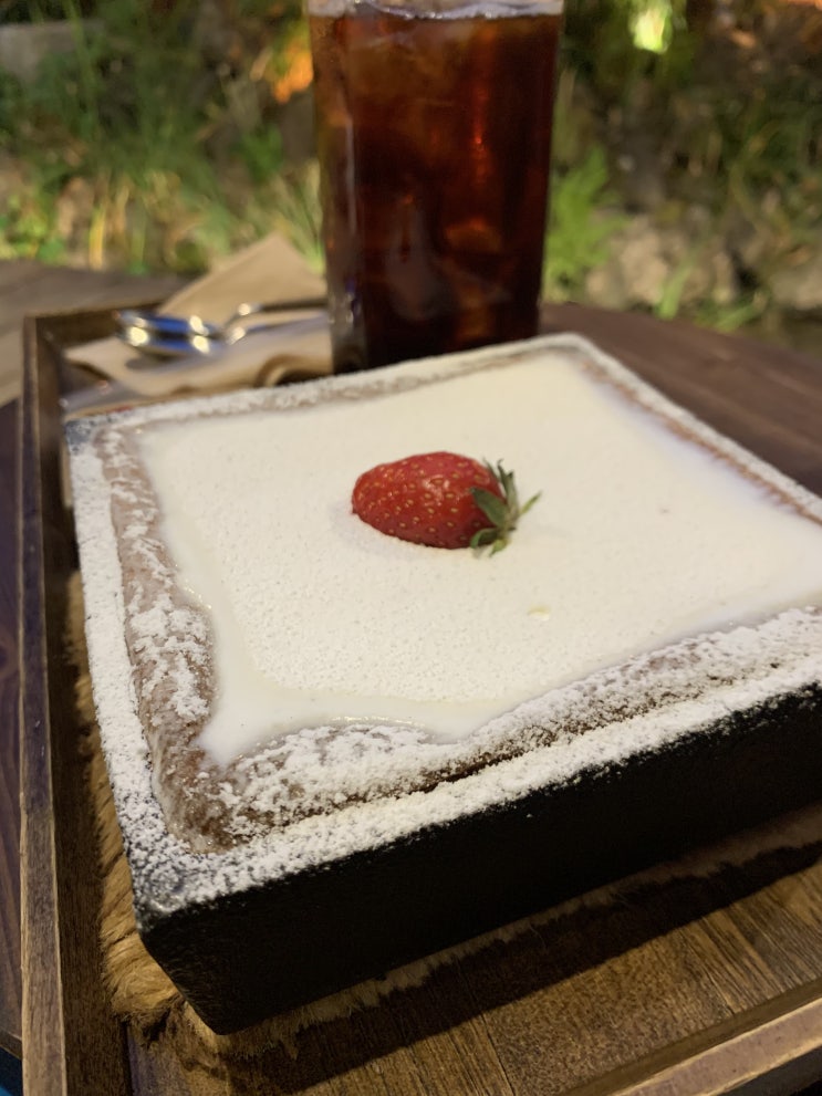  청수당 익선동 핫플 딸기 수플레와 봄밤의 정취를 느껴보아요~