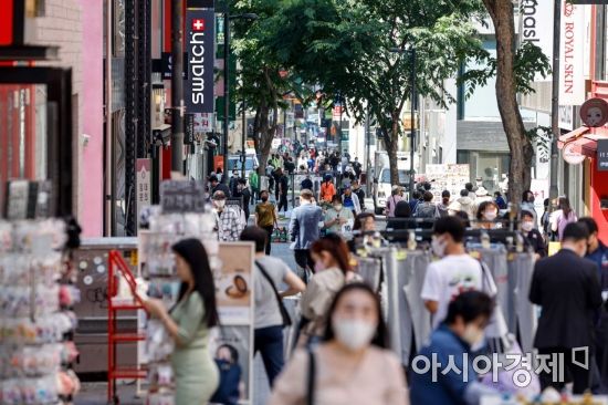 "올 여름 재유행 올 수도" … 확진자 '격리의무' 4주 연장한 이유