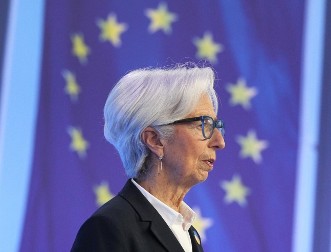 "가상화폐는 아무 가치도 없어...투기 막아야" ECB 총재 '경고' "가상화폐는 아무 가치도 없어...투기 막아야" ECB 총재 '경고'