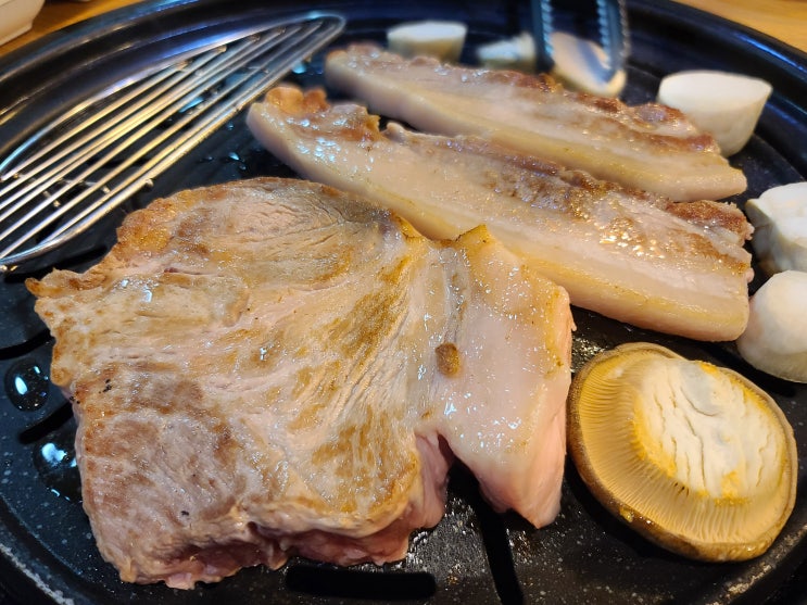  서울 영등포 회식 장소 추천 가성비 삼겹살 영등포정육식당 국내산 생삼겹살 200g 6,900원 (상차림비 별도 2,500원)