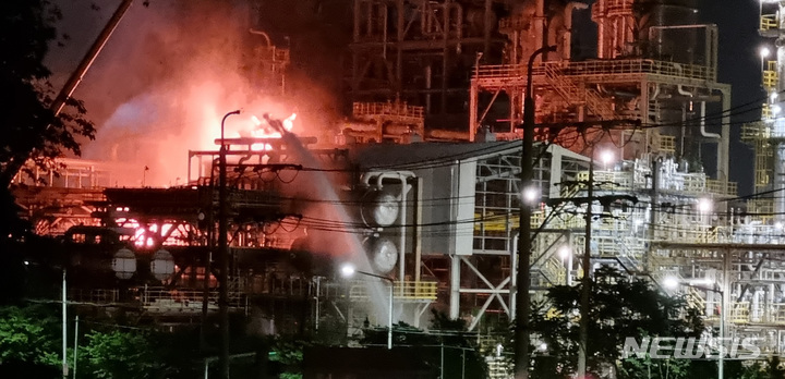 에쓰오일 화재 폭발…보험사들도 '비상' 에쓰오일 화재 폭발…보험사들도 '비상'