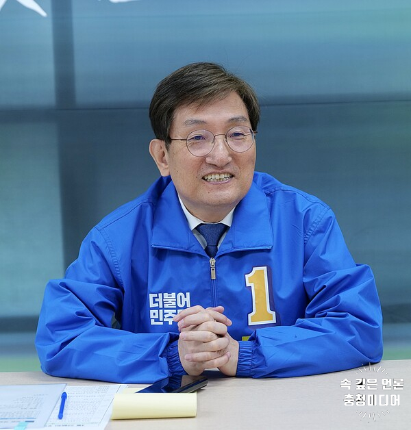  노영민 "반려동물 종합테마파크 조성하겠다"