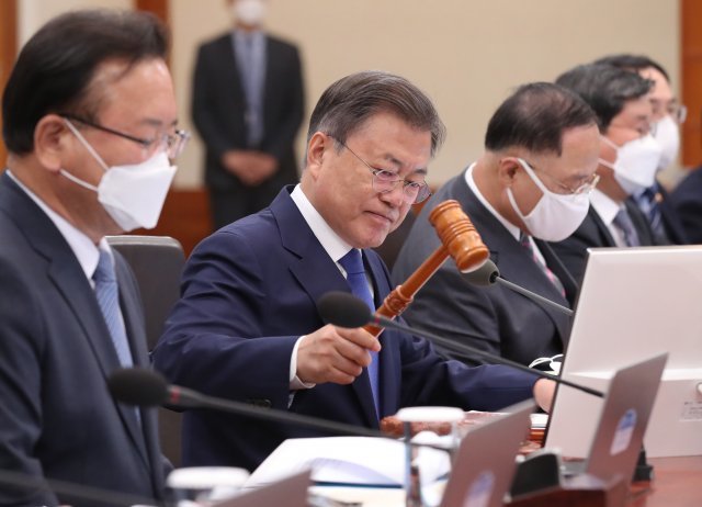 셀프 면죄부에 면세 대통령연금, 부끄럽지 않은가? 셀프 면죄부에 면세 대통령연금, 부끄럽지 않은가?