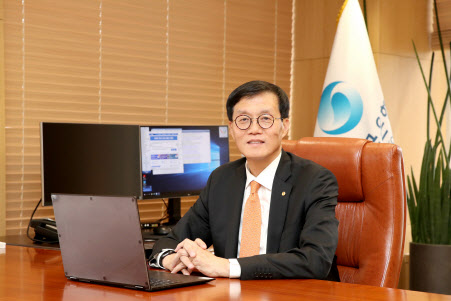 5월 금리인상 `만장일치` 전망…"올릴 수 있을 때 빨리 올려야" 5월 금리인상 `만장일치` 전망…"올릴 수 있을 때 빨리 올려야"