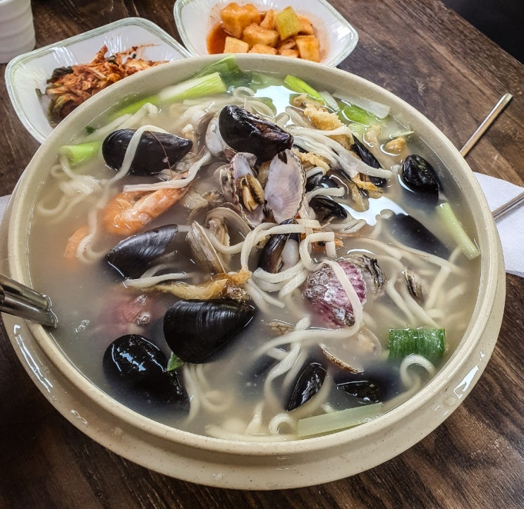  인천공항 주변맛집 로컬분 추천으로 두번이나 간 황해칼국수 "국물이 끝내줘요!"