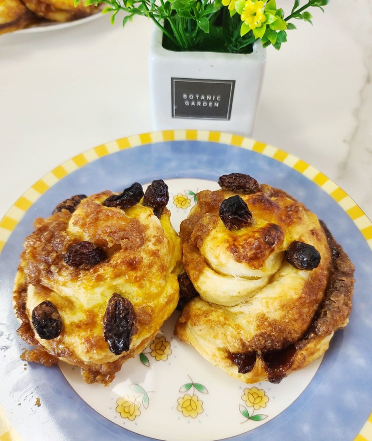  미니크로와상생지로 뺑오레쟁 닮은 맛있는 빵만들기 재료: 카야잼 건포도