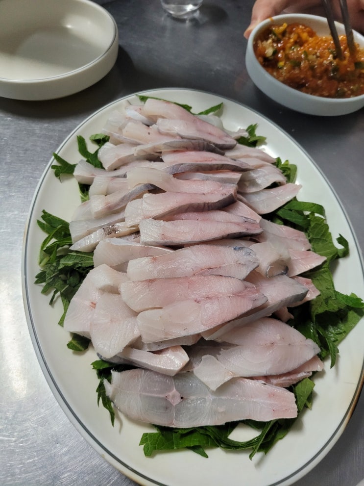  충무로 인현시장 진미네 병어회 전문점