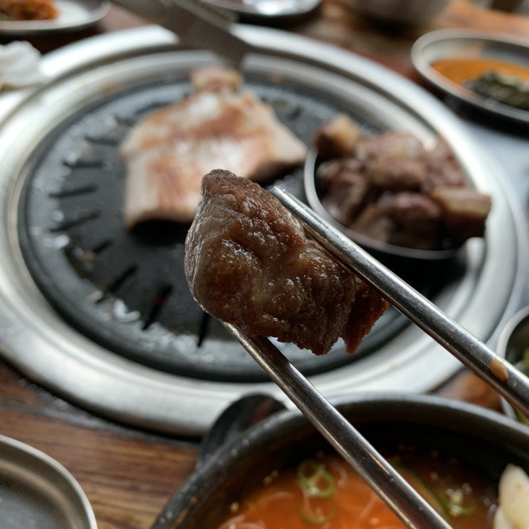 <서울 강남역 고기집> 밑반찬이 고기를 두 배 맛있게 만드는 강남역 삼겹살 맛집, "봉우이층집"