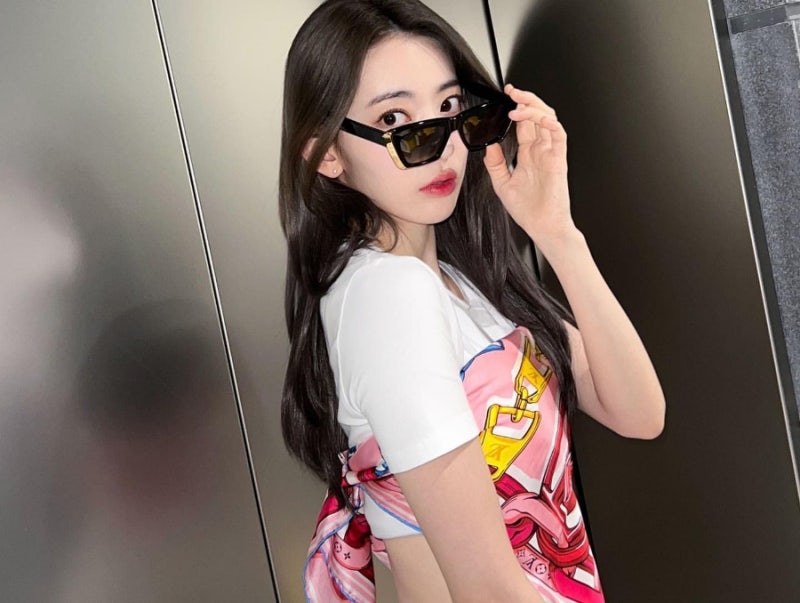 Sakura Photo Collection: LE SSERAFIM Wallpapers, Selfies, Legendary Looks, Casual Fashion, and Fansite Photos