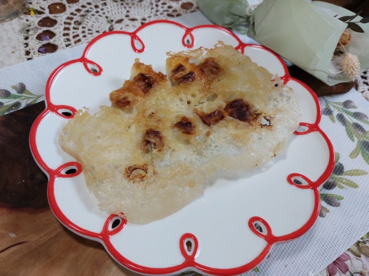 물만두로 만든 반달 군만두 쟈니덤플링식 반달 군만두 물만두로 만든 반달 군만두 쟈니덤플링식 반달 군만두