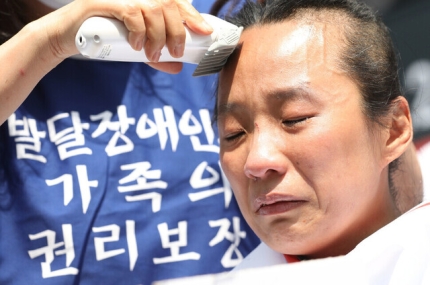 같은 날 ‘가족의 종말’ 선택한 장애 자녀 부모…“국가는 없었다” 같은 날 ‘가족의 종말’ 선택한 장애 자녀 부모…“국가는 없었다”