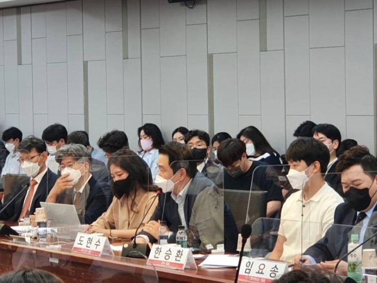 업비트·빗썸의 간단한 루나 상장심사…하버드 학벌 믿고, 보고서는 3쪽 업비트·빗썸의 간단한 루나 상장심사…하버드 학벌 믿고, 보고서는 3쪽
