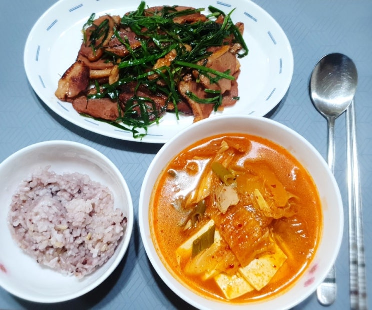  김치찌개와 오리부추구이 넘 맛있어요~~ (2022.05.24)