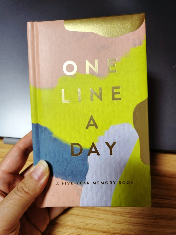  5년 다이어리. ONE LINE A DAY. A FIVE YEAR MEMORY BOOK