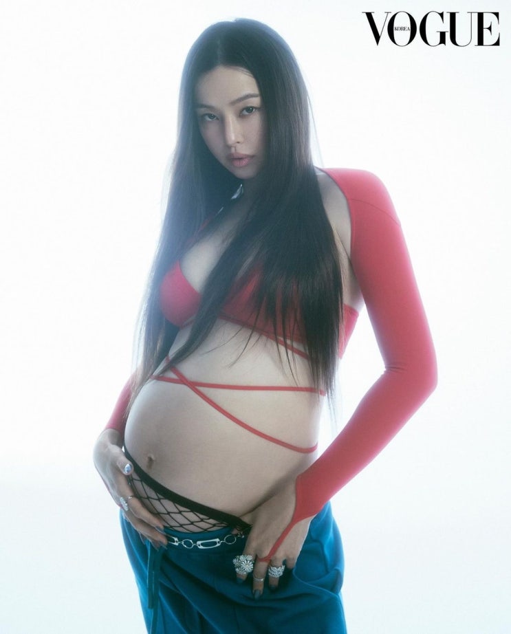 배우 이하늬, 6월에 출산하는 만삭 화보로 고결한 아름다움 드러내 "파격적이고 아름답다" 배우 이하늬, 6월에 출산하는 만삭 화보로 고결한 아름다움 드러내 "파격적이고 아름답다"