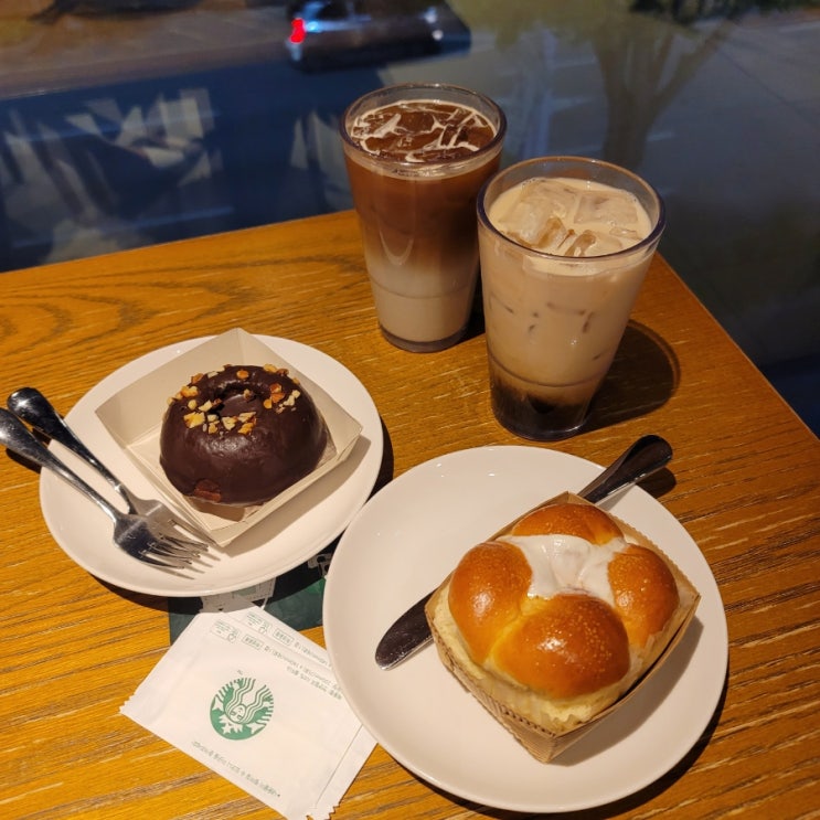  [오목천역 카페] 수원 오목천동 조용한 대형 카페 '스타벅스' 수원권선DT점 후기