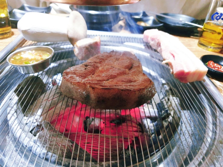  수유역맛집 육두막 통돼지숯불구이 두툼한 고기가 녹는맛!