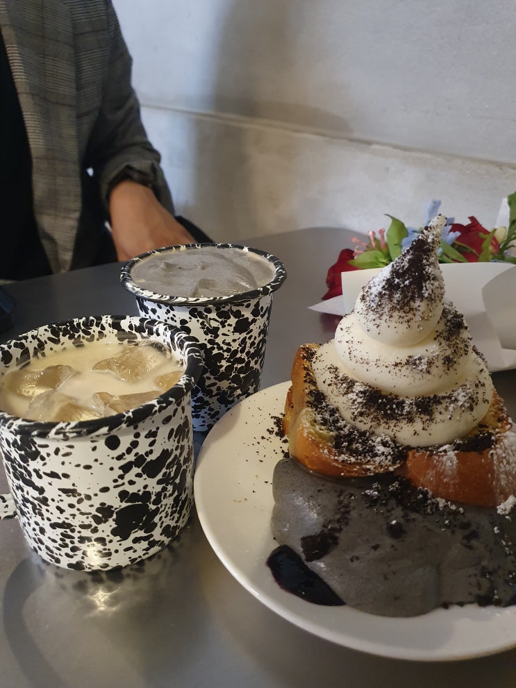  5월 25일의 푱푱 (feat. 홍대 카페 '잼잼',  연남동 맛집 '카쿠시타')