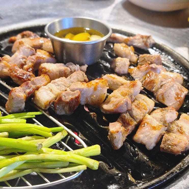  [신림맛집] 쫀득 부드러운 뼈삼겹 '미나리삼겹살' 신림동삼겹살 신림역고기맛집
