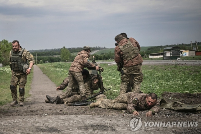 돈바스 교전 격화…"러 최후 공세일 수도…시간은 우크라 편"