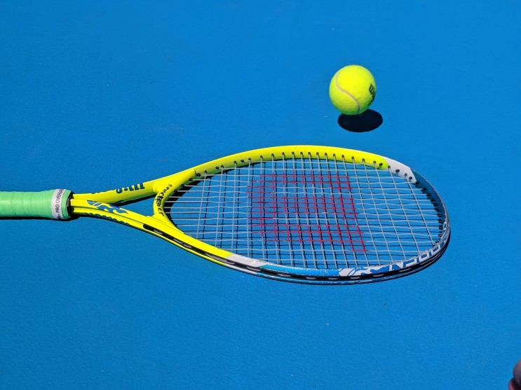 [5.25 EBS Power English] Joining a tennis club: Time for a new racket!