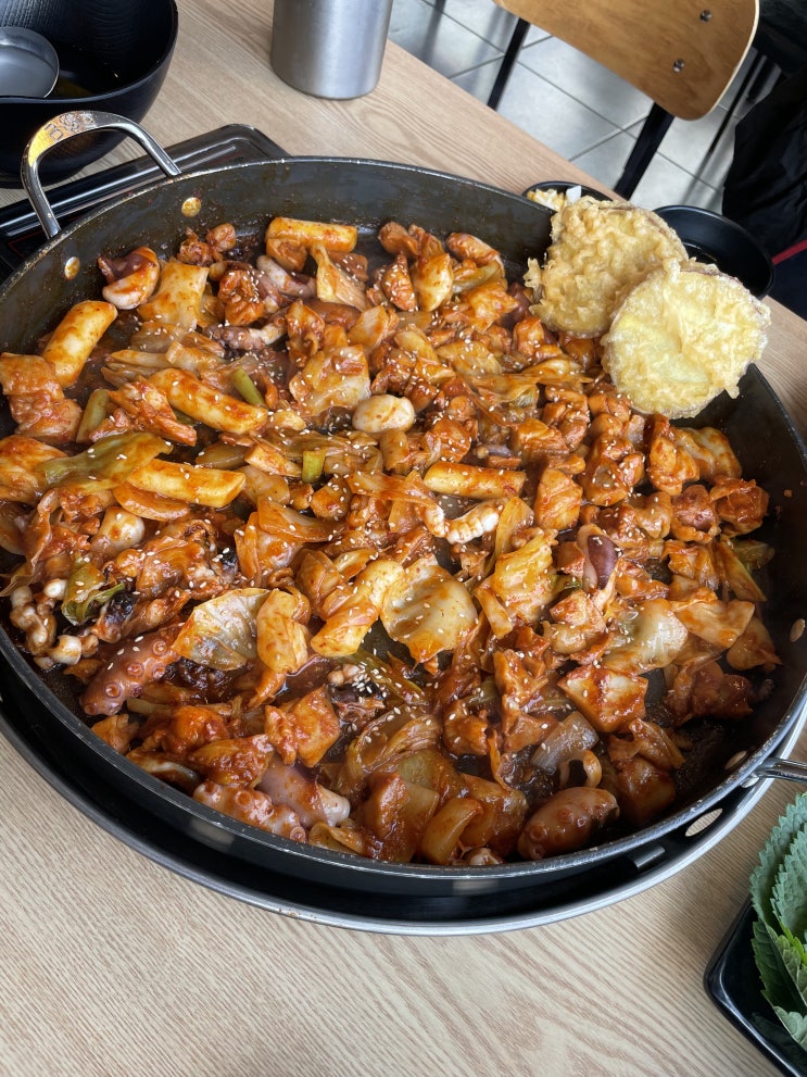  안산호수공원맛집 모르는 사람이 없는 초지동닭갈비 홍춘천 낙지닭갈비 먹방