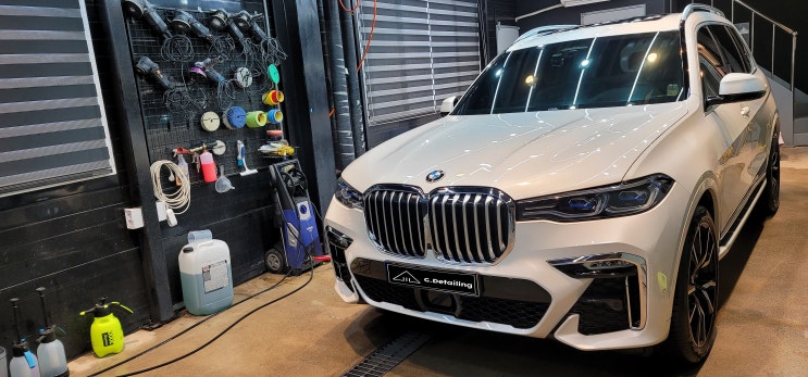  디테일한 부분을 신경쓰는 BMW X7 대구손세차의 퀄리티