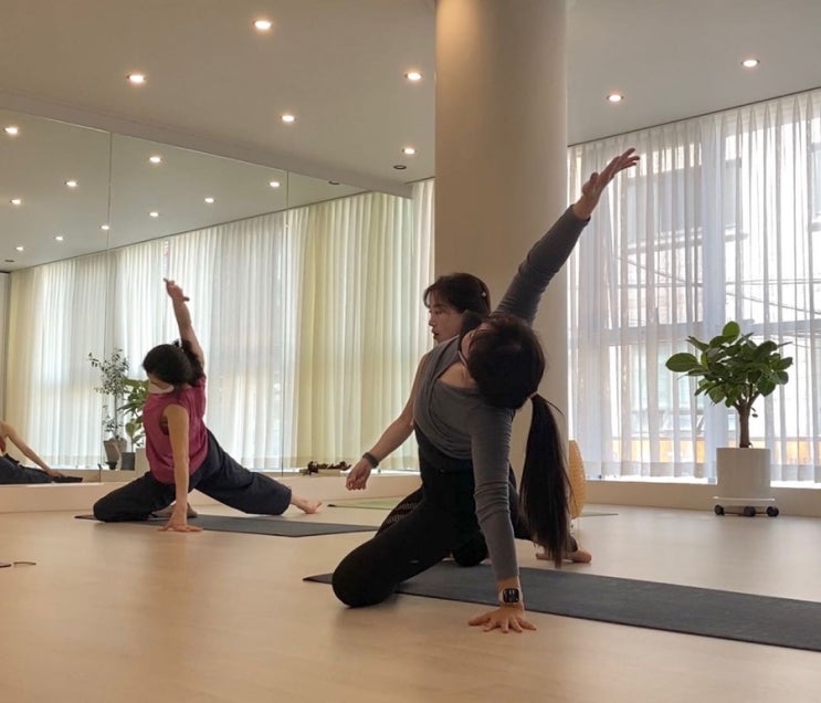 가로수길, 신사역 요가 요가나우 에서 요가하고 온 후기 :) 가로수길, 신사역 요가 요가나우 에서 요가하고 온 후기 :)