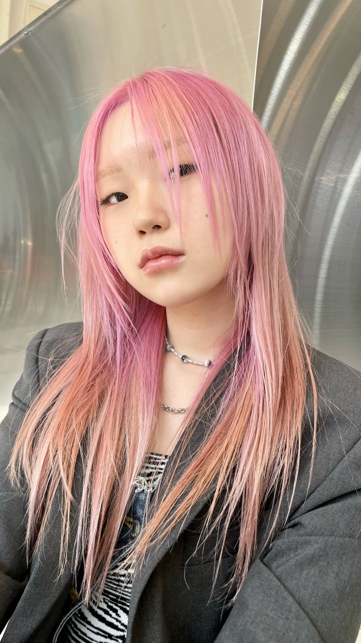  여자아이들 우기 머리 우유 핑크 염색