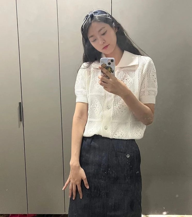 AOA 설현, 전신 셀카에서 유난히 눈에 띄는 부분...놀림이라도 받은 듯 글까지 적어 AOA 설현, 전신 셀카에서 유난히 눈에 띄는 부분...놀림이라도 받은 듯 글까지 적어