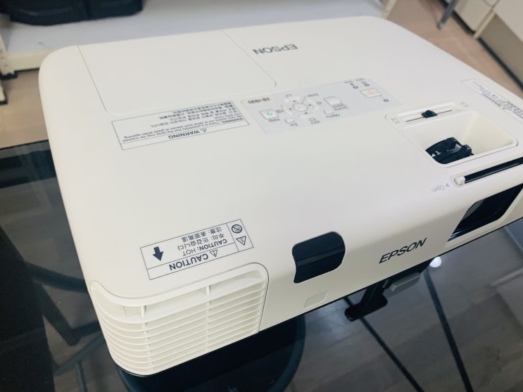  프레젠테이션 학원에 빔프로젝트 및 자동스크린 설치하기