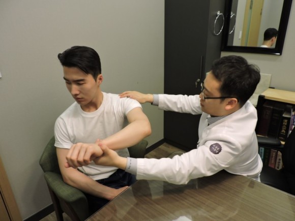  청라어깨통증 가정동뒷목통증? 한의원침 부항이 좋은 이유