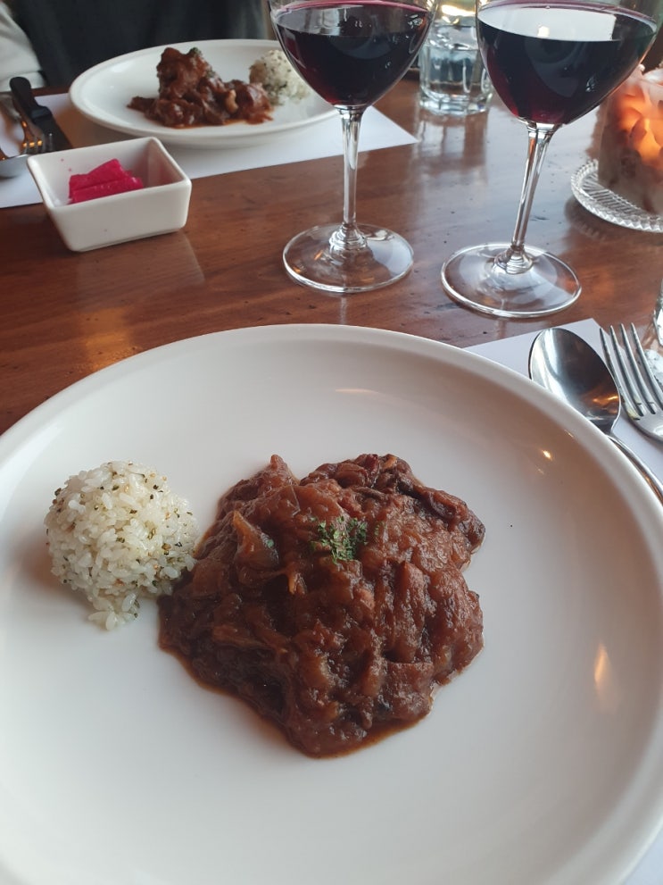  5월 27일의 푱푱 (feat. 홍대 연남동 프랑스 카페 '얀 쿠브레' , 삼청동 맛집 '로마네꽁띠')
