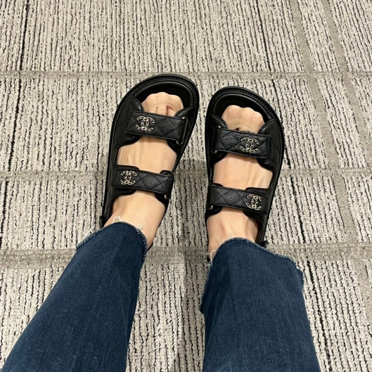  샤넬 가죽 벨크로 샌들