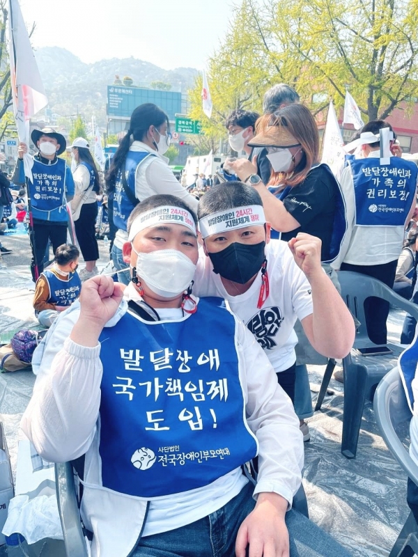 복지 사각지대에 놓인 발달장애인 복지 사각지대에 놓인 발달장애인