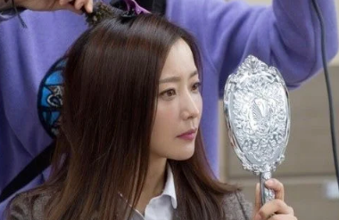 여배우들이 촬영장에서 쓴다는 거울 여배우들이 촬영장에서 쓴다는 거울